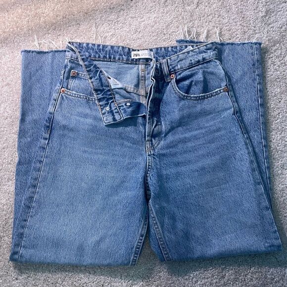 Zara Mom Fit Jeans - Picture 2 of 5